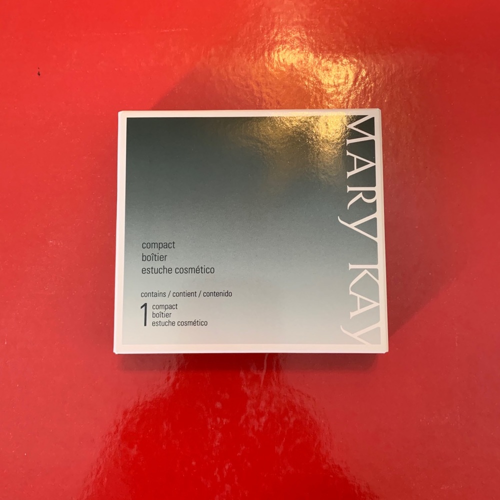 Mary Kay compact